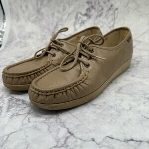 SAS, Granny core Shoes. Leather Uppers. Size 8Narrow. Excellent condition!